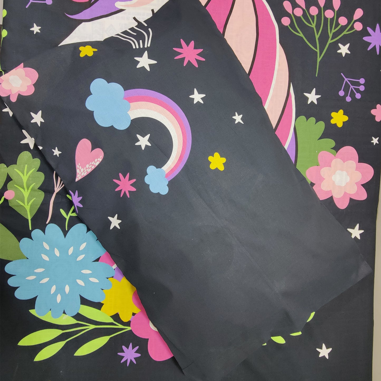 Black Base Unicorn Glow In Dark Bedsheets G03