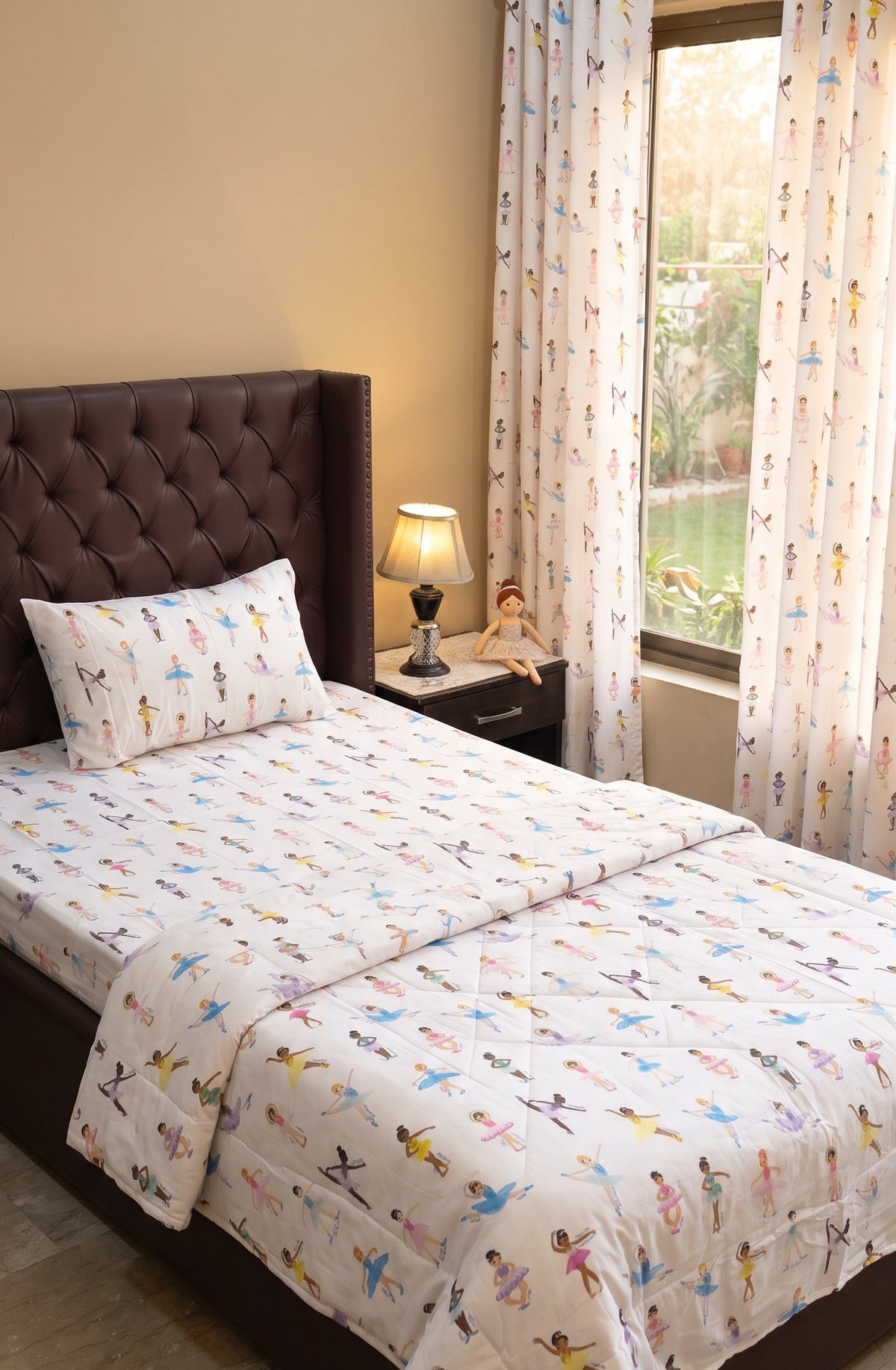 Multicolored Barbies kids Bedsheet with Comforter Set